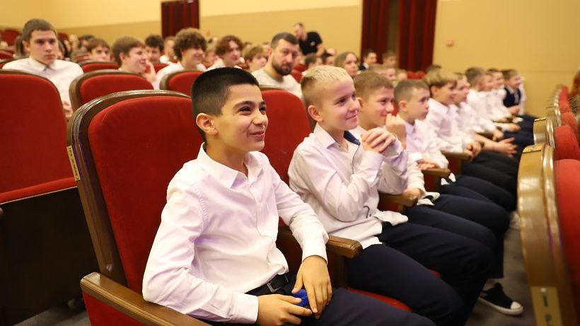 Наши футбольные команды получили награды за успехи 2025 года Наши футбольные команды получили награды за успехи 2025 года