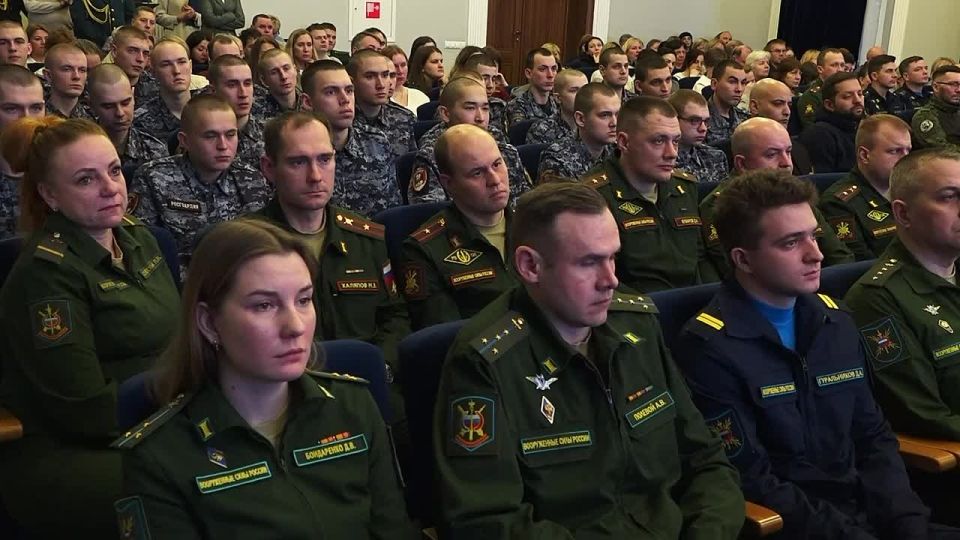 Сергей Юров: Вечная память Героям!. В День Героев Отечества вручил ордена Мужества семьям наших земляков - военнослужащих, погибших при выполнении задач в ходе специальной военной операции