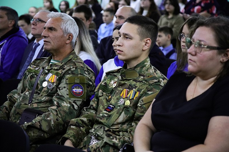 Парту Героя открыли в честь участника СВО Егора Москвичёва Парту Героя открыли в честь участника СВО Егора Москвичёва