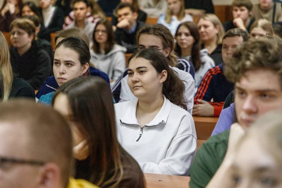 Более 100 студентов РГГУ встретились с председателем Торгово-промышленной палаты Александром Пашковым Более 100 студентов РГГУ встретились с председателем Торгово-промышленной палаты Александром Пашковым