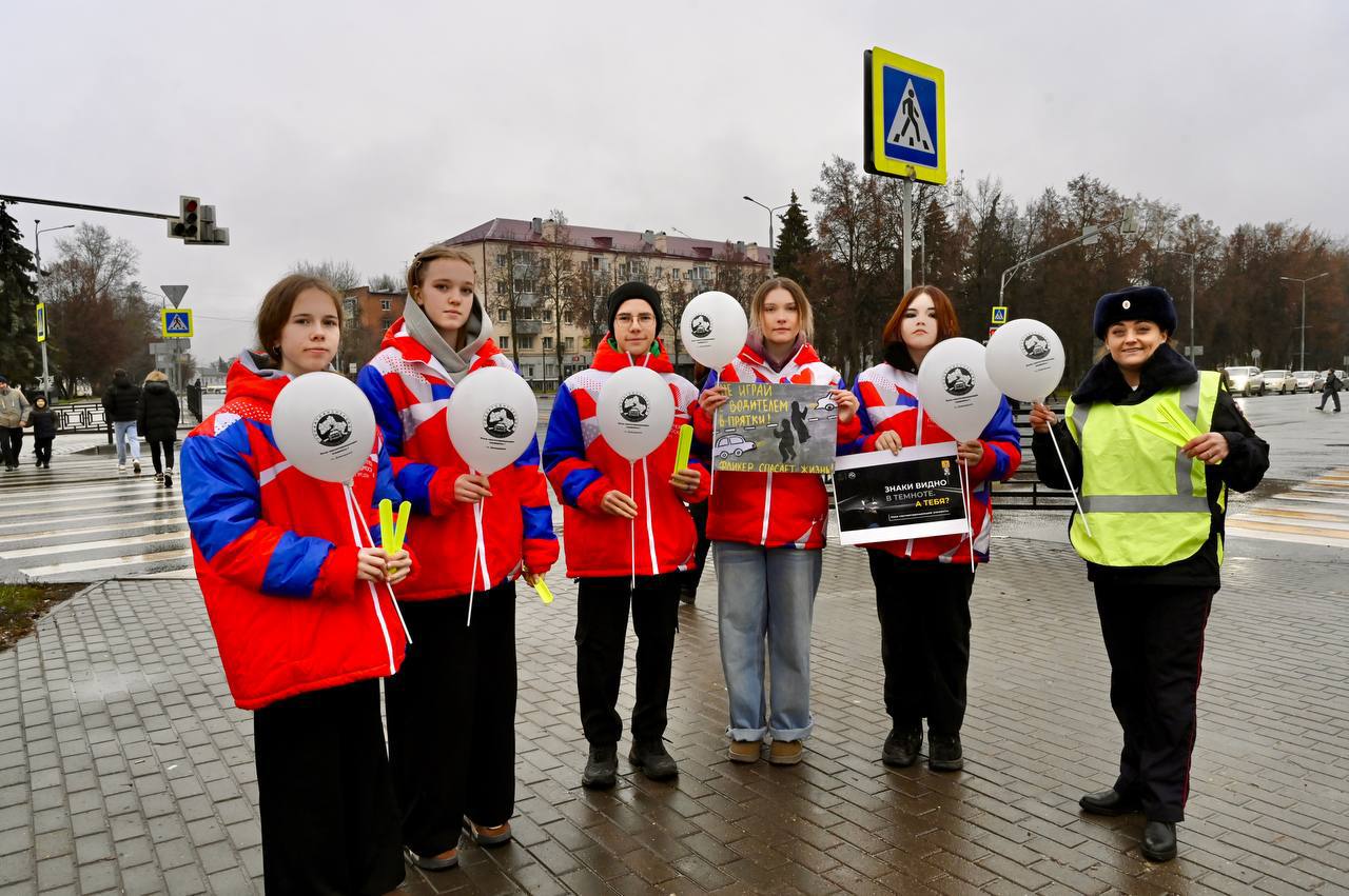 В Домодедово полицейские вместе с Волонтёрами Подмосковья напомнили пешеходам о важности ношения световозвращающих элементов В Домодедово полицейские вместе с Волонтёрами Подмосковья напомнили пешеходам о важности ношения световозвращающих элементов
