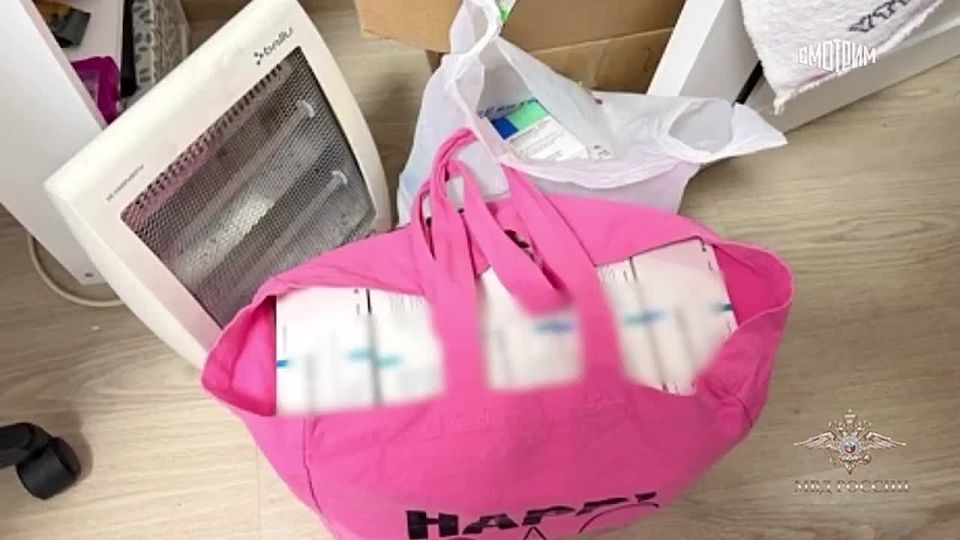 Семь человек задержаны по подозрению в сбыте фальсифицированных лекарств в России, сообщила Ирина Волк