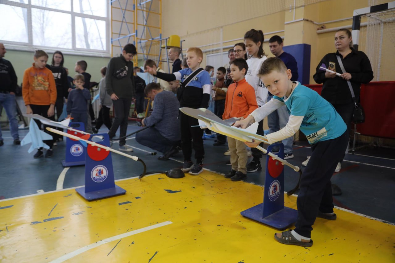 Первенство Сергиево-Посадского округа по пневматическим моделям самолётов и ракет прошло в школе №14 Первенство Сергиево-Посадского округа по пневматическим моделям самолётов и ракет прошло в школе №14