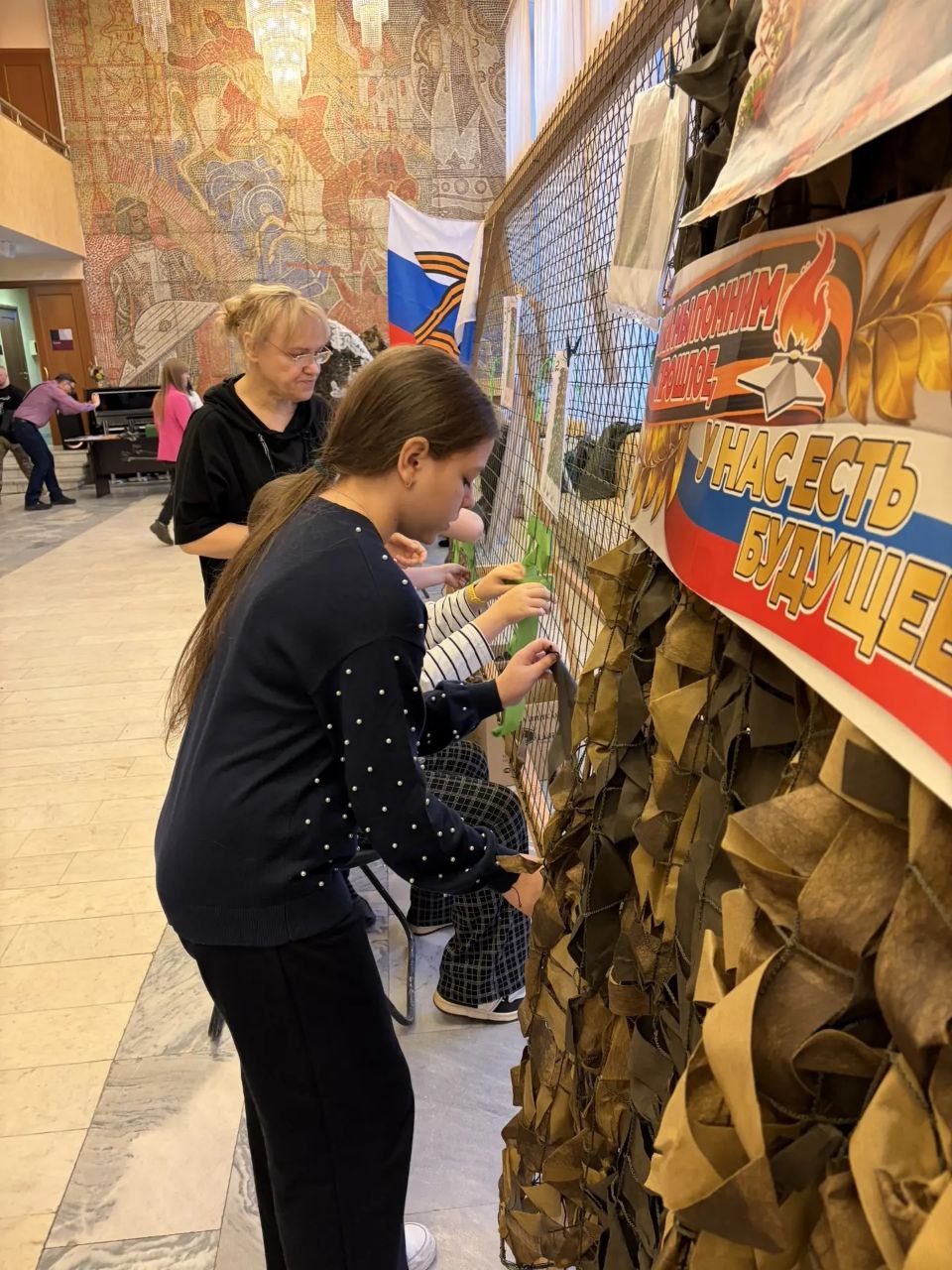 Россия – страна героев!. Сегодня ребята из 5 "А" класс отправились в удивительное путешествие по страницам истории нашей страны Россия – страна героев!. Сегодня ребята из 5 "А" класс отправились в удивительное путешествие по страницам истории нашей страны