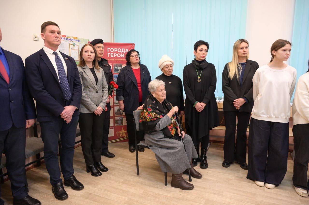 В школе №5 г. Пересвет состоялось торжественное открытие «Парты Героя» в память об участнике СВО Павле Зимине В школе №5 г. Пересвет состоялось торжественное открытие «Парты Героя» в память об участнике СВО Павле Зимине