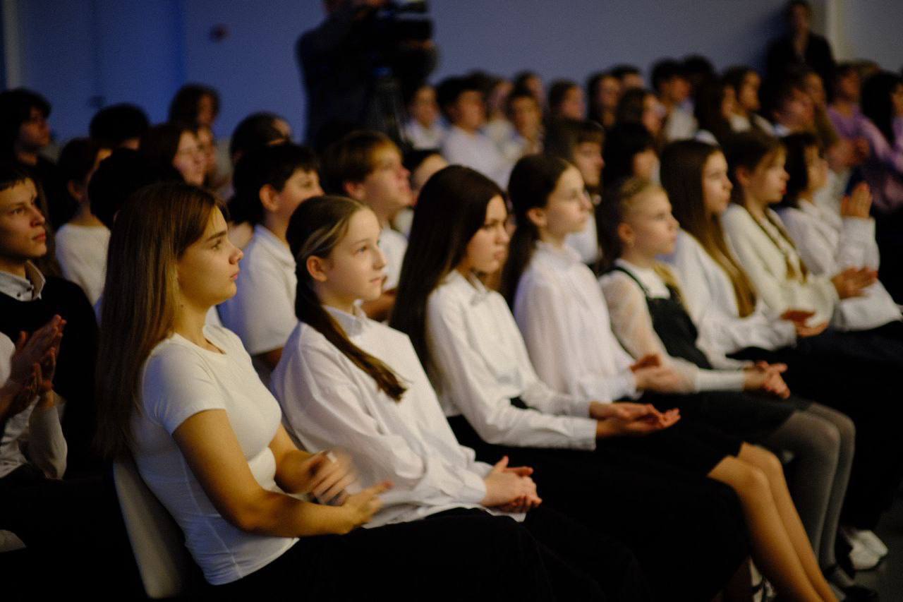 В День Героев Отечества в школе №19 имени Романа Катасонова состоялась значимая видеоконференция В День Героев Отечества в школе №19 имени Романа Катасонова состоялась значимая видеоконференция