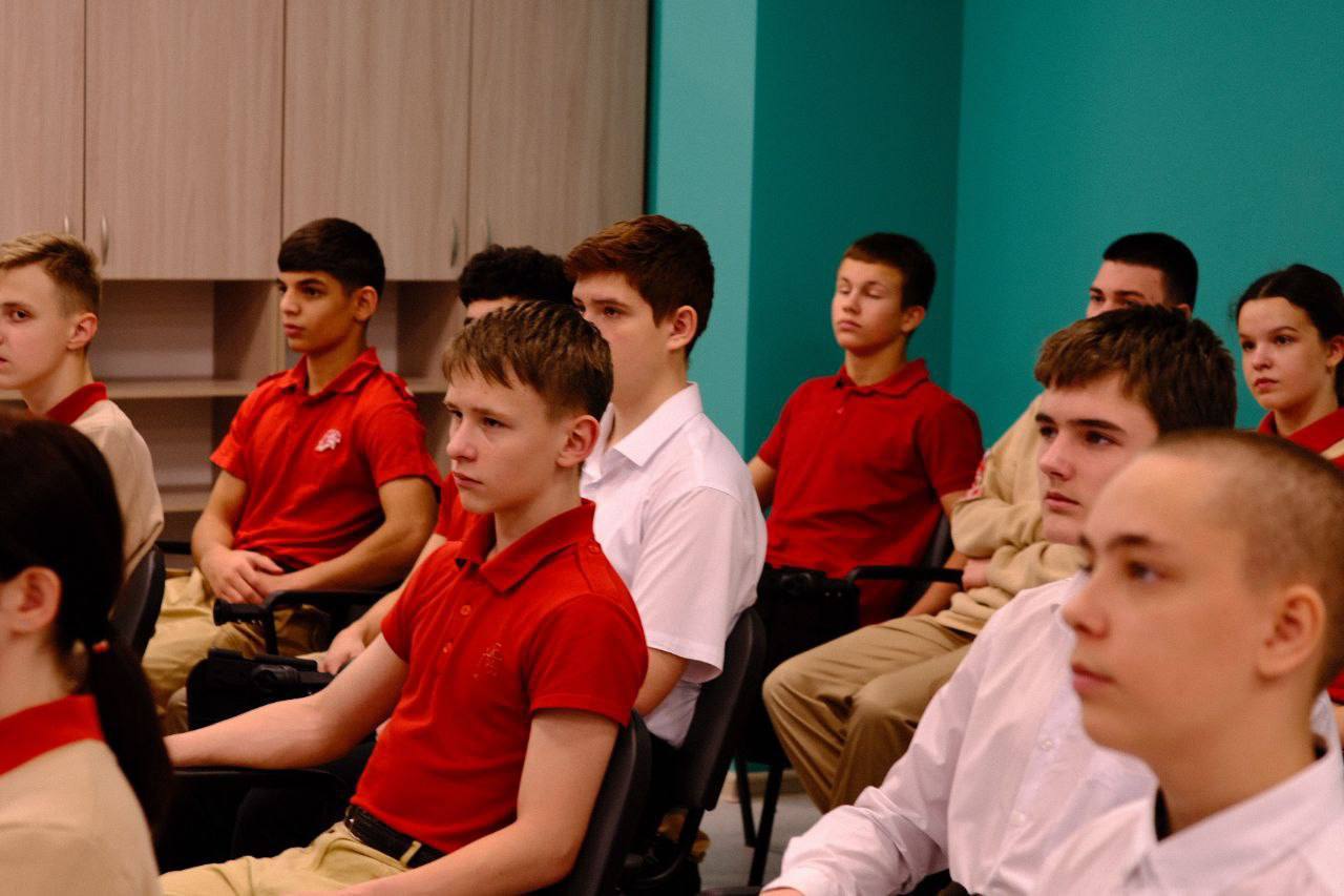 В День Героев Отечества в школе №19 имени Романа Катасонова состоялась значимая видеоконференция В День Героев Отечества в школе №19 имени Романа Катасонова состоялась значимая видеоконференция