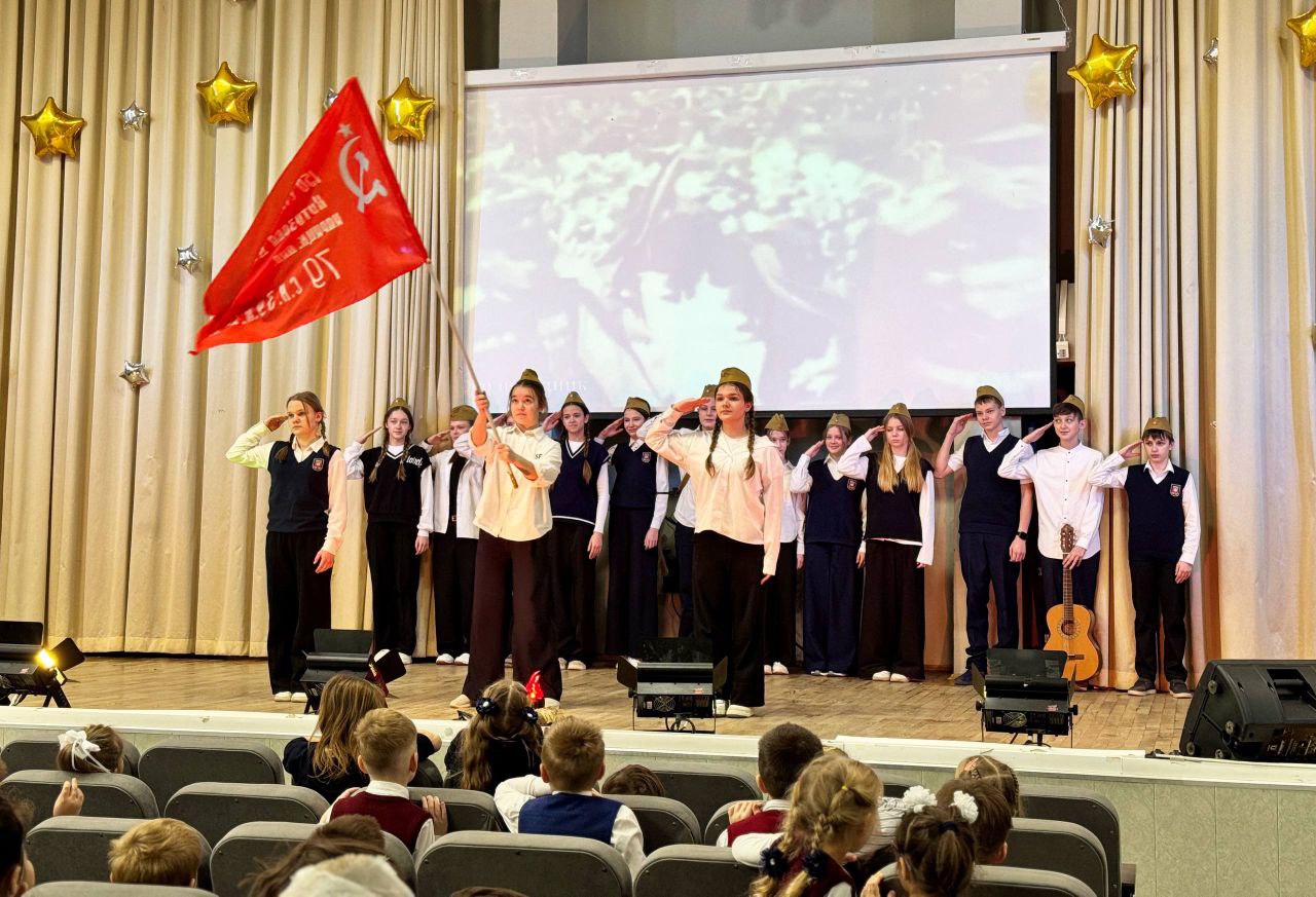 Григорий Артамонов: Подольск — земля героев. Сегодня в честь праздника во всех школах округа прошли памятные мероприятия, посвящённые защитникам нашей Родины Григорий Артамонов: Подольск — земля героев. Сегодня в честь праздника во всех школах округа прошли памятные мероприятия, посвящённые защитникам нашей Родины