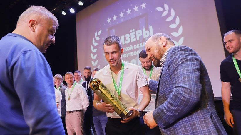 Наши футбольные команды получили награды за успехи 2025 года Наши футбольные команды получили награды за успехи 2025 года