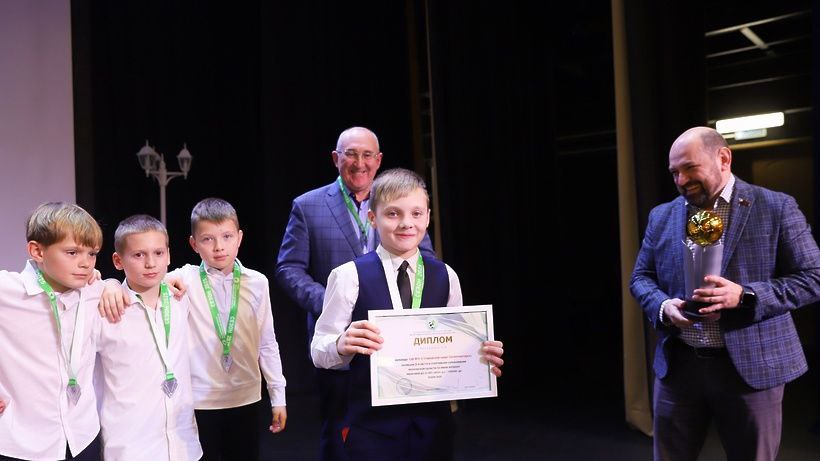 Наши футбольные команды получили награды за успехи 2025 года Наши футбольные команды получили награды за успехи 2025 года