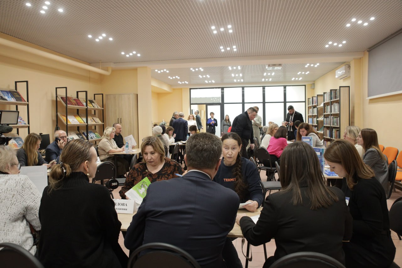 Игорь Сухин: Встречу с жителями в формате выездной администрации на этот раз провели в обновлённой Центральной библиотеке имени А.С. Пушкина. По традиции её посетило большое количество жителей, готовых задать вопросы и... Игорь Сухин: Встречу с жителями в формате выездной администрации на этот раз провели в обновлённой Центральной библиотеке имени А.С. Пушкина. По традиции её посетило большое количество жителей, готовых задать вопросы и...