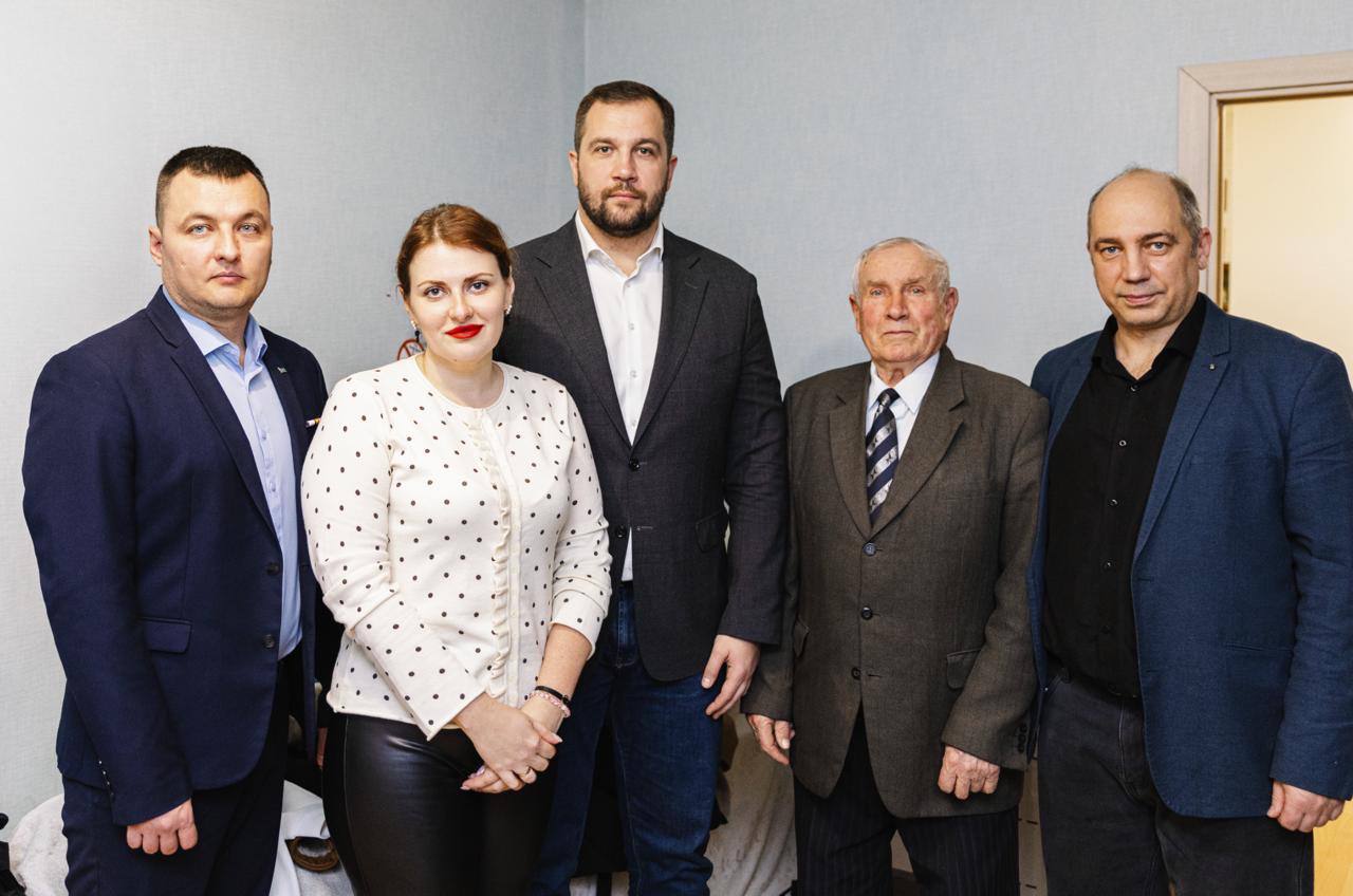 Михаил Собакин: Передал родственникам участника специальной военной операции награду – медаль «За отвагу» Михаил Собакин: Передал родственникам участника специальной военной операции награду – медаль «За отвагу»