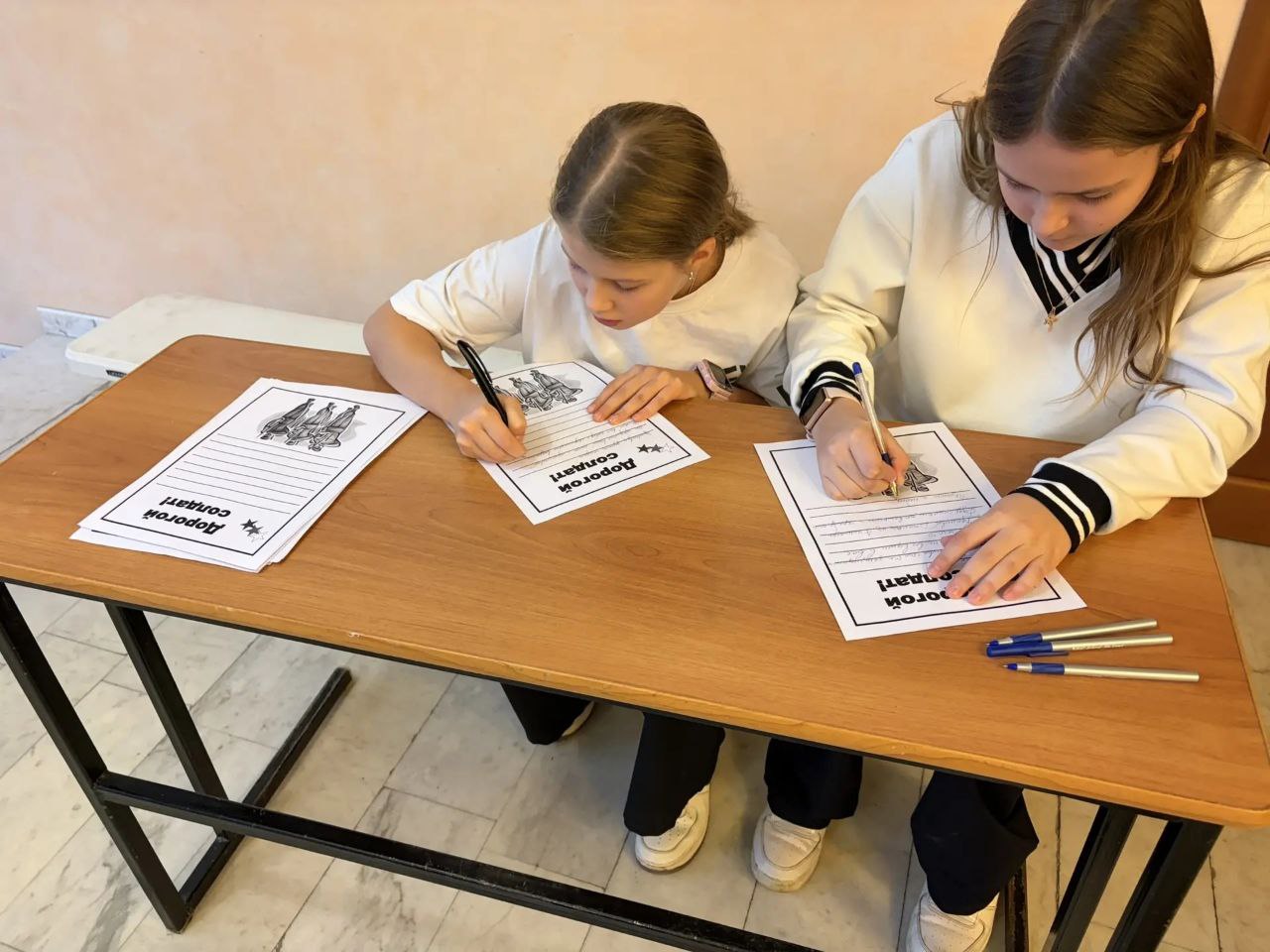 Россия – страна героев!. Сегодня ребята из 5 "А" класс отправились в удивительное путешествие по страницам истории нашей страны Россия – страна героев!. Сегодня ребята из 5 "А" класс отправились в удивительное путешествие по страницам истории нашей страны