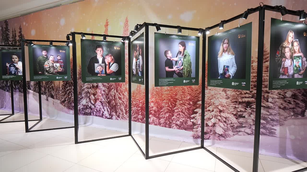 Владимир Волков: Трогательная фотовыставка «Дети Героев» открылась в Люберецком дворце культуры в День Героев Отечества