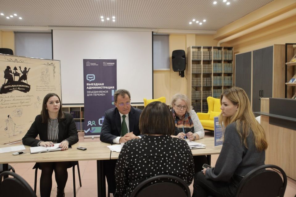 Игорь Сухин: Встречу с жителями в формате выездной администрации на этот раз провели в обновлённой Центральной библиотеке имени А.С. Пушкина. По традиции её посетило большое количество жителей, готовых задать вопросы и...