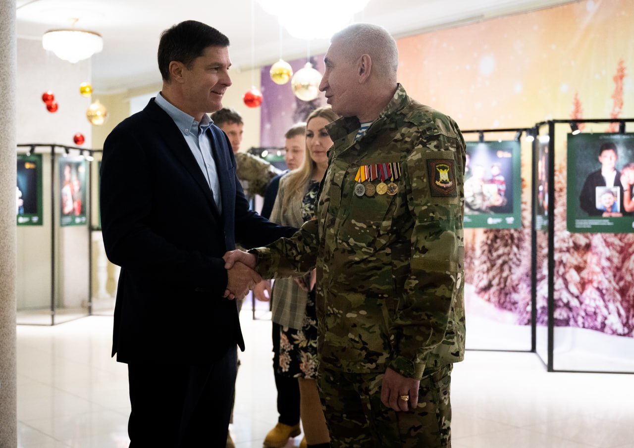 Владимир Волков: Трогательная фотовыставка «Дети Героев» открылась в Люберецком дворце культуры в День Героев Отечества Владимир Волков: Трогательная фотовыставка «Дети Героев» открылась в Люберецком дворце культуры в День Героев Отечества