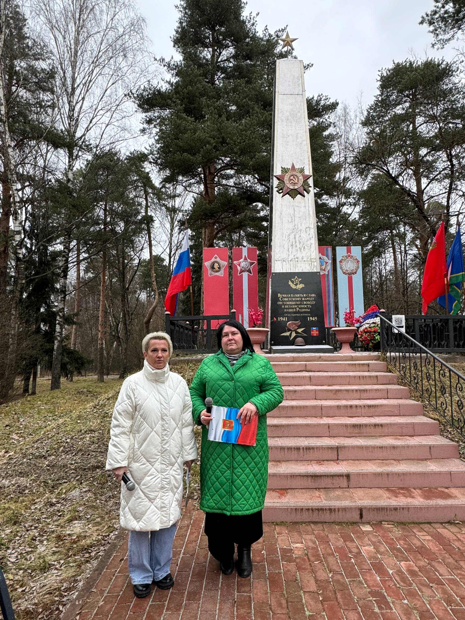 Наши новости. 9 декабря в с. Новый Быт м.о. Чехов, состоялась церемония возложения венков и цветов к Обелиску Победы, посвящённая Дню Героев Отечества Наши новости. 9 декабря в с. Новый Быт м.о. Чехов, состоялась церемония возложения венков и цветов к Обелиску Победы, посвящённая Дню Героев Отечества