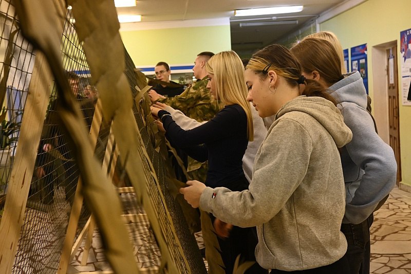 В рамках Всероссийской акции #Спасибо_Героям, приуроченной ко Дню Героев Отечества и проекта «Успех V Единстве поколений» партии «Единая Россия», Воскресенский колледж стал площадкой для важного мастер-класса по плетению... В рамках Всероссийской акции #Спасибо_Героям, приуроченной ко Дню Героев Отечества и проекта «Успех V Единстве поколений» партии «Единая Россия», Воскресенский колледж стал площадкой для важного мастер-класса по плетению...