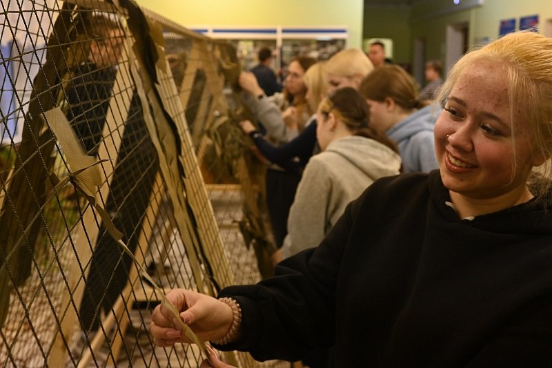 В рамках Всероссийской акции #Спасибо_Героям, приуроченной ко Дню Героев Отечества и проекта «Успех V Единстве поколений» партии «Единая Россия», Воскресенский колледж стал площадкой для важного мастер-класса по плетению... В рамках Всероссийской акции #Спасибо_Героям, приуроченной ко Дню Героев Отечества и проекта «Успех V Единстве поколений» партии «Единая Россия», Воскресенский колледж стал площадкой для важного мастер-класса по плетению...