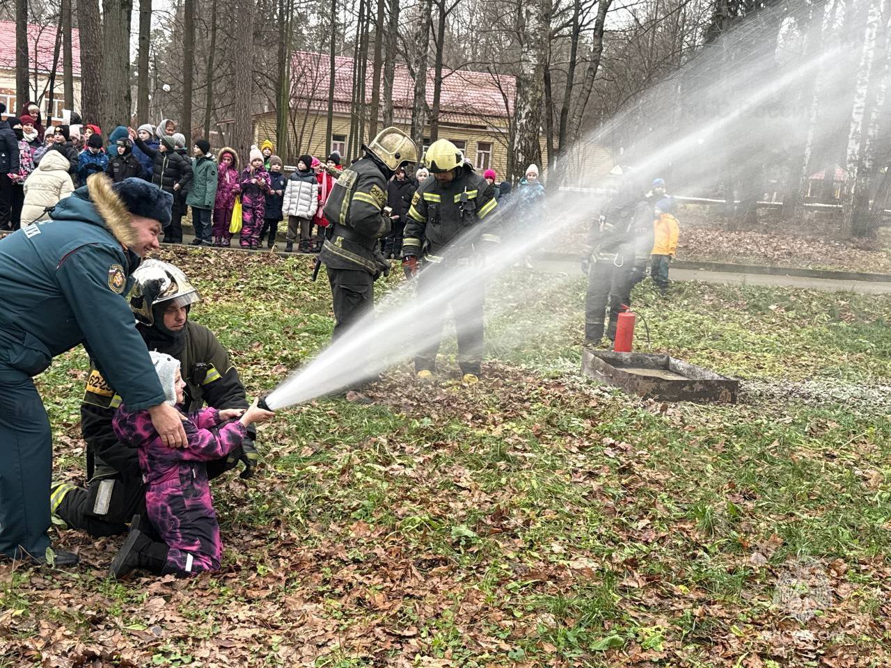 Сотрудники МЧС России провели конкурс рисунков среди пациентов Малаховского детского туберкулезного диспансера Сотрудники МЧС России провели конкурс рисунков среди пациентов Малаховского детского туберкулезного диспансера