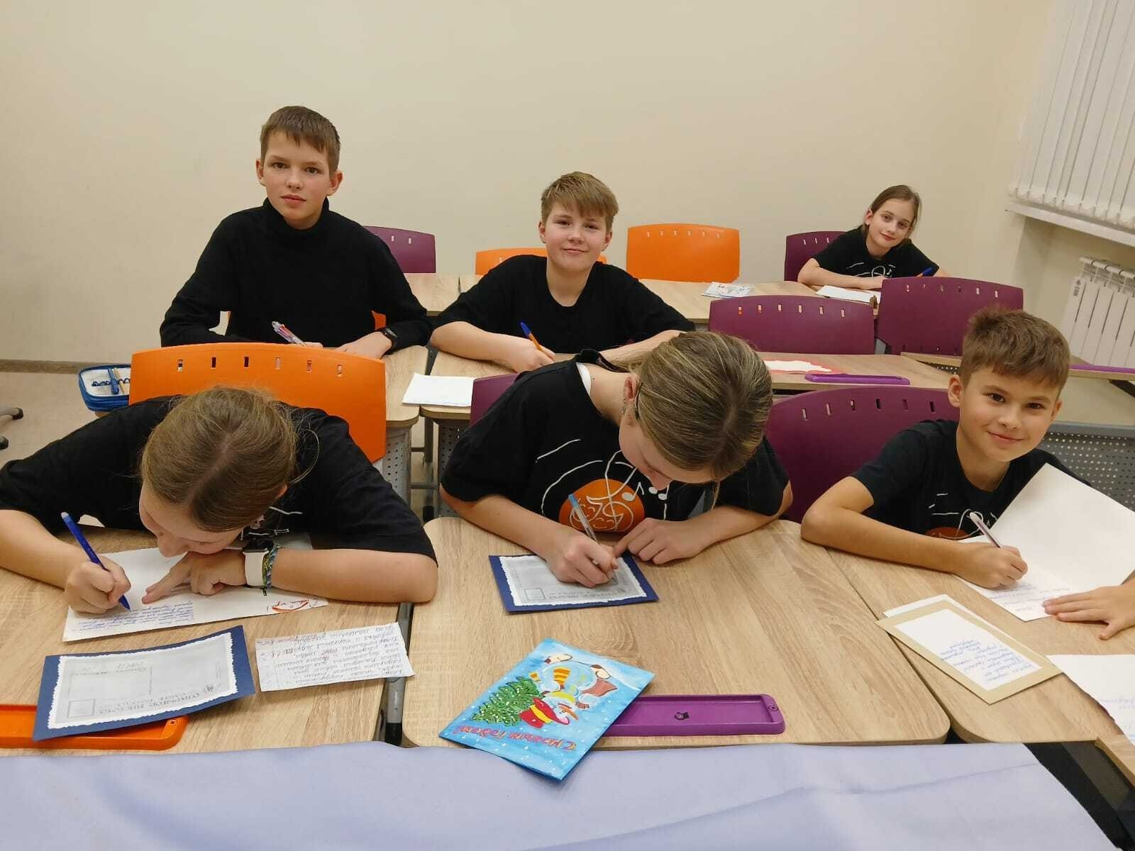 Частичка тепла для передовой: детские поделки и гуманитарная помощь отправятся из Ступино Частичка тепла для передовой: детские поделки и гуманитарная помощь отправятся из Ступино