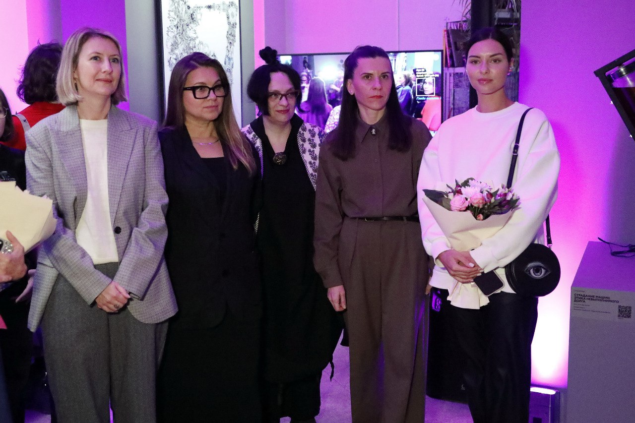 Новое искусство в Долгопрудном: в МФТИ открылась уникальная выставка Новое искусство в Долгопрудном: в МФТИ открылась уникальная выставка