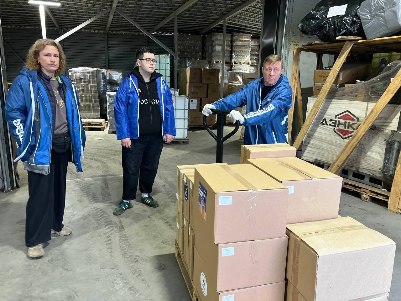 8 декабря пушкинский депутат Дмитрий Кульков совместно с волонтером Андреем Коровкиным организовали передачу крупной партии гуманитарной помощи 8 декабря пушкинский депутат Дмитрий Кульков совместно с волонтером Андреем Коровкиным организовали передачу крупной партии гуманитарной помощи