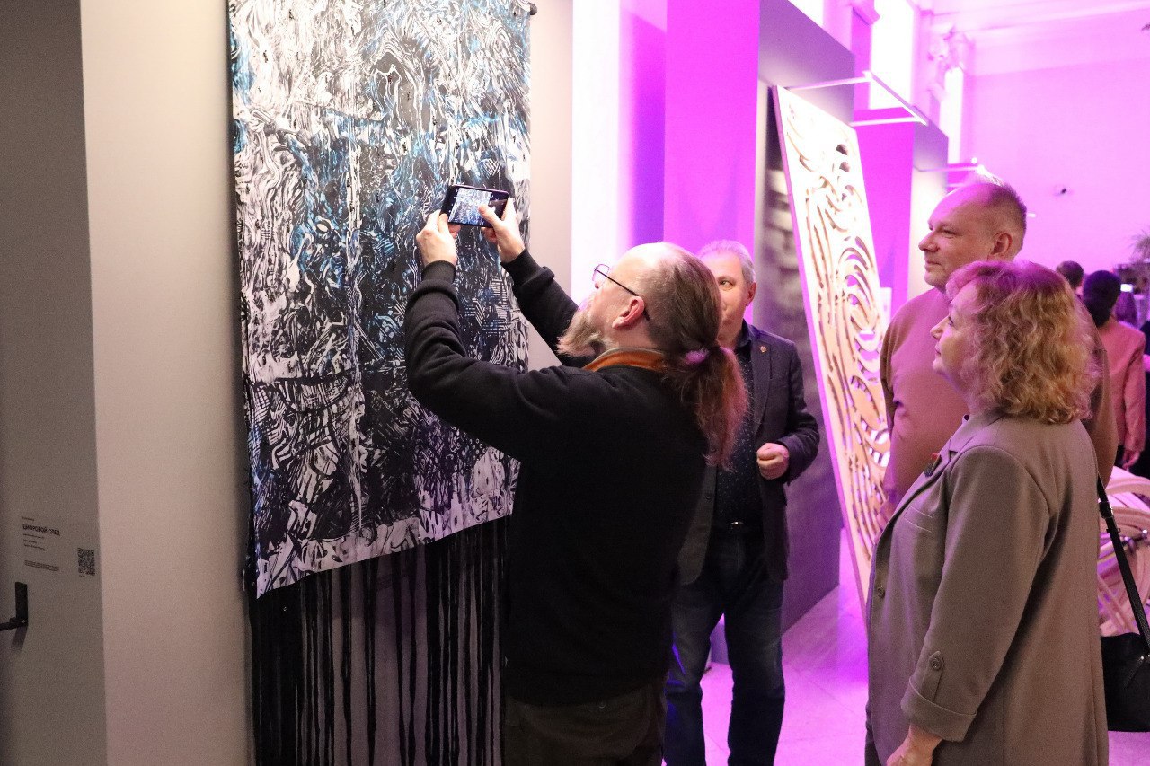 Новое искусство в Долгопрудном: в МФТИ открылась уникальная выставка Новое искусство в Долгопрудном: в МФТИ открылась уникальная выставка