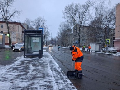 Более 320 км дорог обработали в Люберцах противогололедными материалами