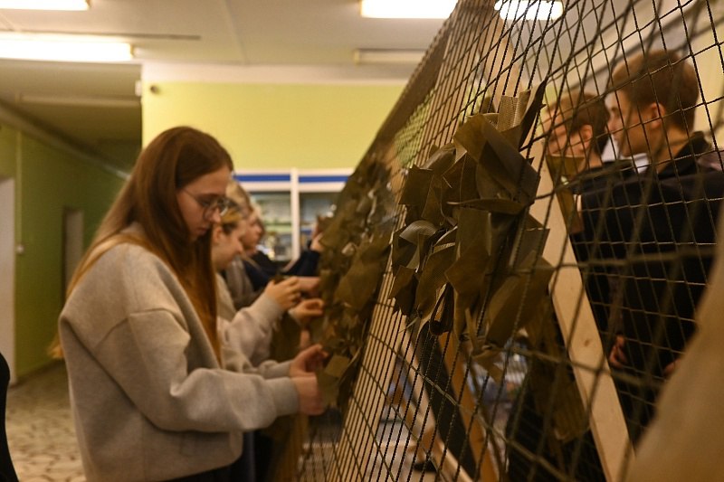 В рамках Всероссийской акции #Спасибо_Героям, приуроченной ко Дню Героев Отечества и проекта «Успех V Единстве поколений» партии «Единая Россия», Воскресенский колледж стал площадкой для важного мастер-класса по плетению... В рамках Всероссийской акции #Спасибо_Героям, приуроченной ко Дню Героев Отечества и проекта «Успех V Единстве поколений» партии «Единая Россия», Воскресенский колледж стал площадкой для важного мастер-класса по плетению...