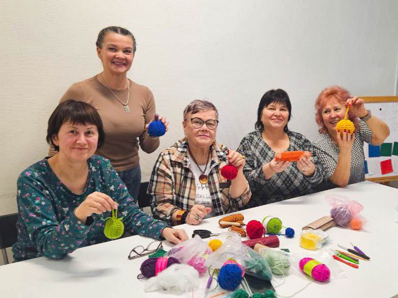 «Сколько на ёлочке шариков цветных...» «Сколько на ёлочке шариков цветных...»