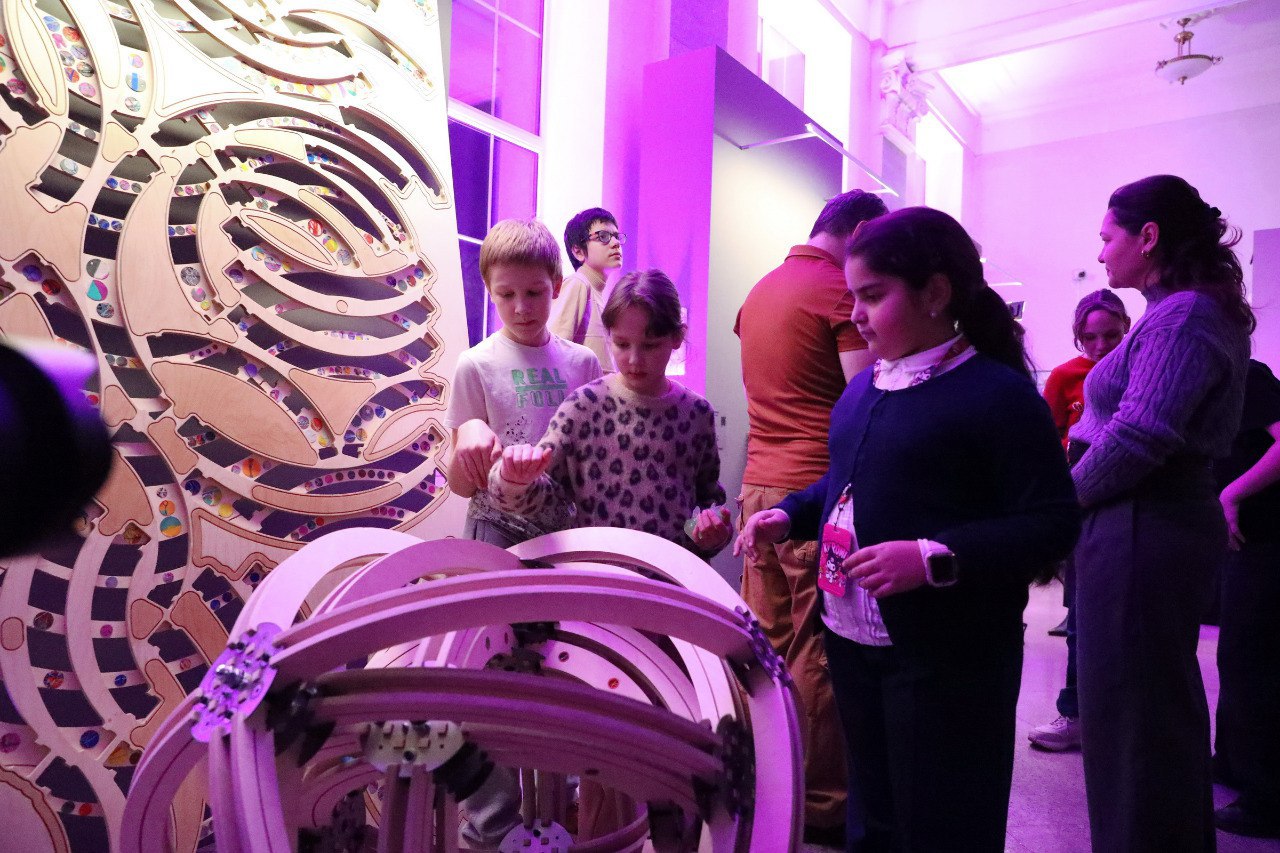 Новое искусство в Долгопрудном: в МФТИ открылась уникальная выставка Новое искусство в Долгопрудном: в МФТИ открылась уникальная выставка