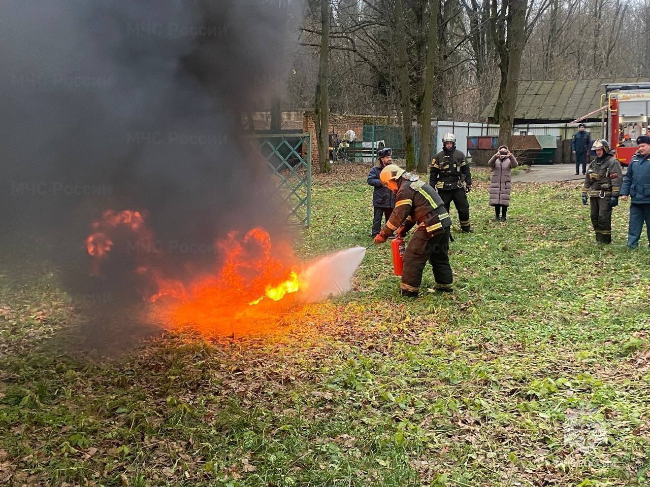 Сотрудники МЧС России провели конкурс рисунков среди пациентов Малаховского детского туберкулезного диспансера Сотрудники МЧС России провели конкурс рисунков среди пациентов Малаховского детского туберкулезного диспансера