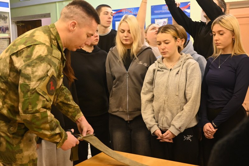 В рамках Всероссийской акции #Спасибо_Героям, приуроченной ко Дню Героев Отечества и проекта «Успех V Единстве поколений» партии «Единая Россия», Воскресенский колледж стал площадкой для важного мастер-класса по плетению...