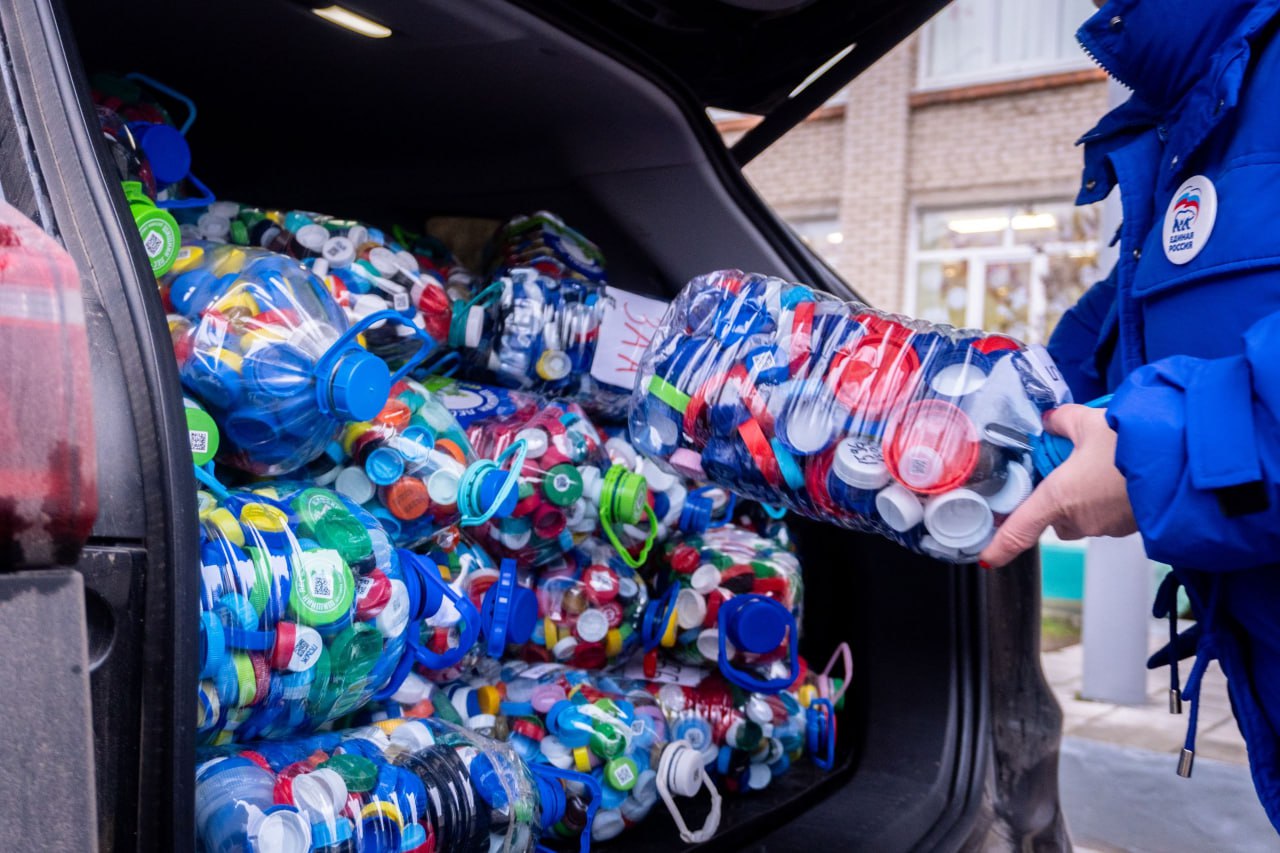 Более 18 кг пластиковых крышек собрали школьники и молодогвардейцы Люберец Более 18 кг пластиковых крышек собрали школьники и молодогвардейцы Люберец