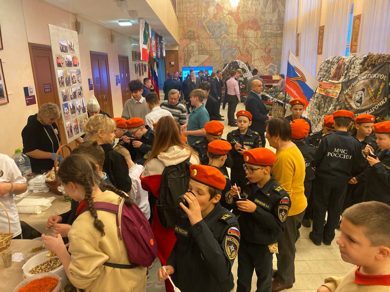 9 декабря наша страна ежегодно отмечает День Героев Отечества! В этот день мы чествуем Героев Советского Союза, Героев Российской Федерации, кавалеров ордена Святого Георгия и ордена Славы 9 декабря наша страна ежегодно отмечает День Героев Отечества! В этот день мы чествуем Героев Советского Союза, Героев Российской Федерации, кавалеров ордена Святого Георгия и ордена Славы