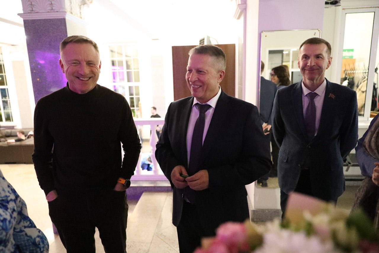 Новое искусство в Долгопрудном: в МФТИ открылась уникальная выставка Новое искусство в Долгопрудном: в МФТИ открылась уникальная выставка