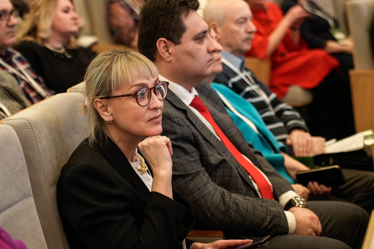 Николай Ханин: Сегодня подвели итоги работы ассоциации председателей советов многоквартирных домов, которая объединяет 56 отделений региона Николай Ханин: Сегодня подвели итоги работы ассоциации председателей советов многоквартирных домов, которая объединяет 56 отделений региона