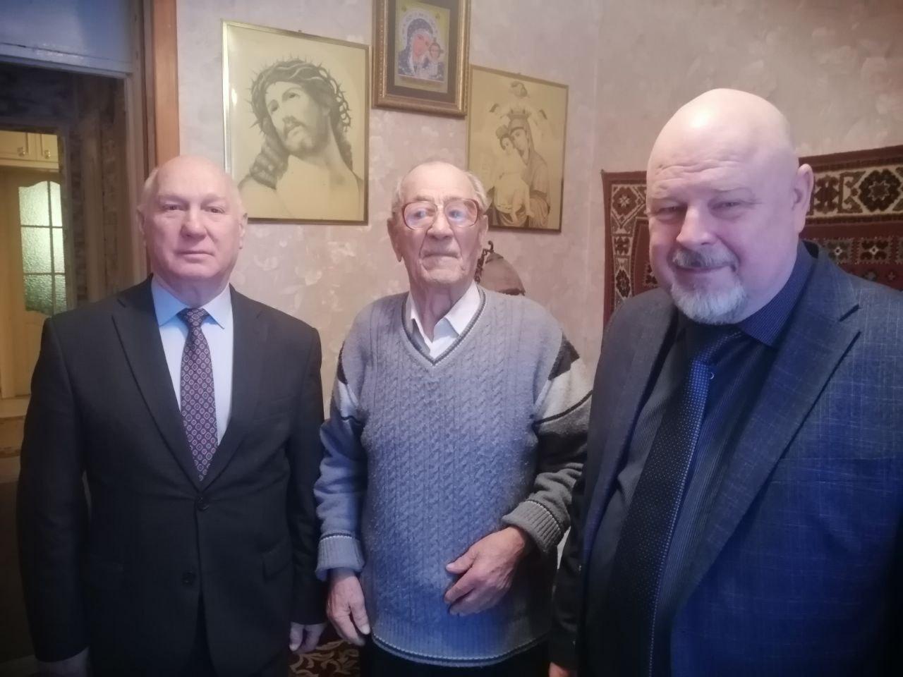 Сегодня день рождения отмечает почётный гражданин Богородского округа, ветеран Великой Отечественной войны Алексей Митрофанович Панкратов Сегодня день рождения отмечает почётный гражданин Богородского округа, ветеран Великой Отечественной войны Алексей Митрофанович Панкратов