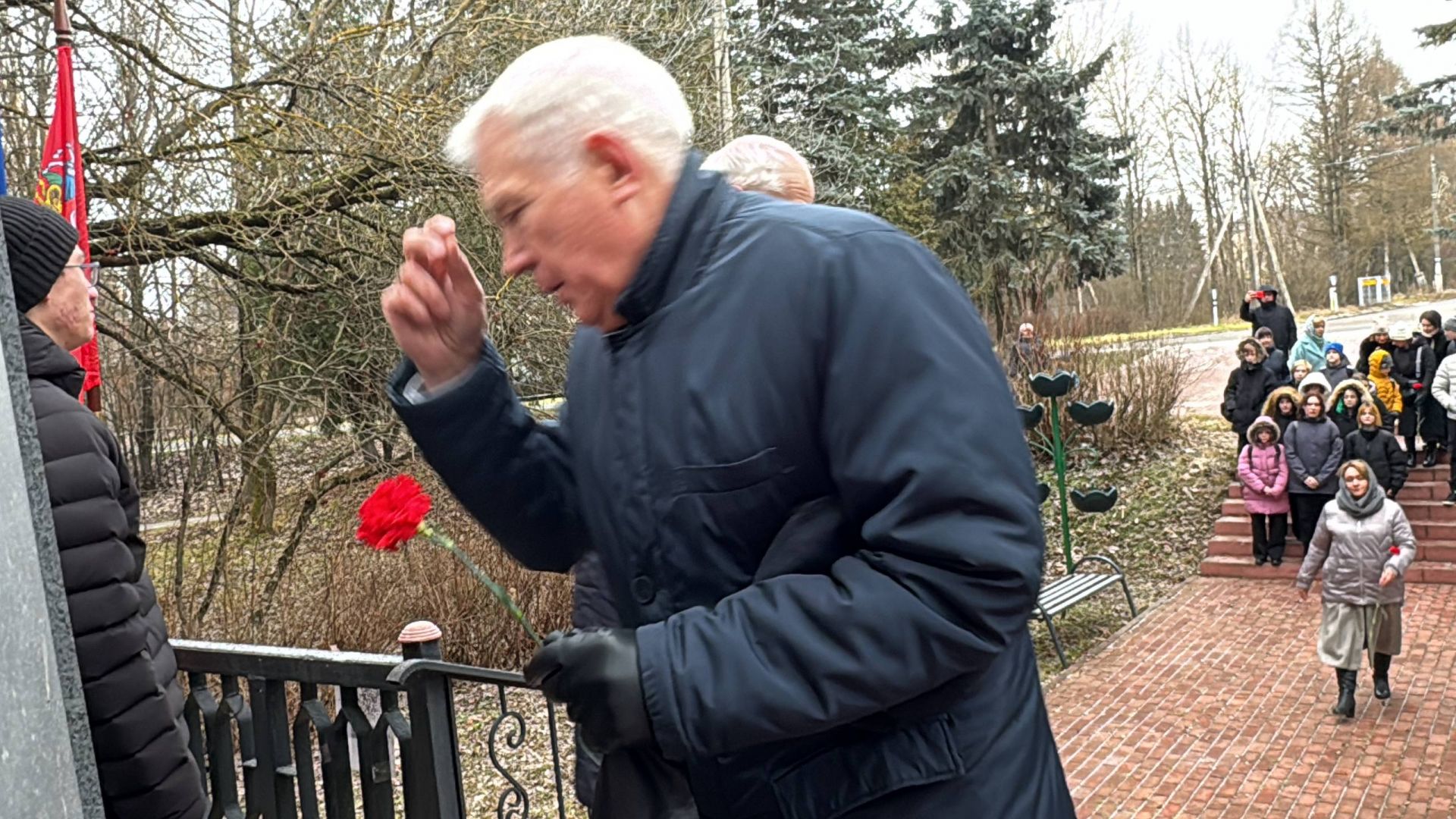 Наши новости. 9 декабря в с. Новый Быт м.о. Чехов, состоялась церемония возложения венков и цветов к Обелиску Победы, посвящённая Дню Героев Отечества Наши новости. 9 декабря в с. Новый Быт м.о. Чехов, состоялась церемония возложения венков и цветов к Обелиску Победы, посвящённая Дню Героев Отечества