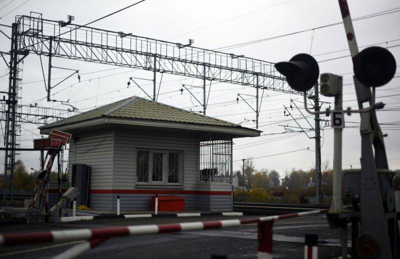 Вниманию водителей. 12 декабря 2025 года с 09:00 до 15:00 будет закрыто движение через железнодорожный переезд «4км» Егорьевской ветви (направление на посёлок Хорлово) в связи с асфальтированием проезжей части