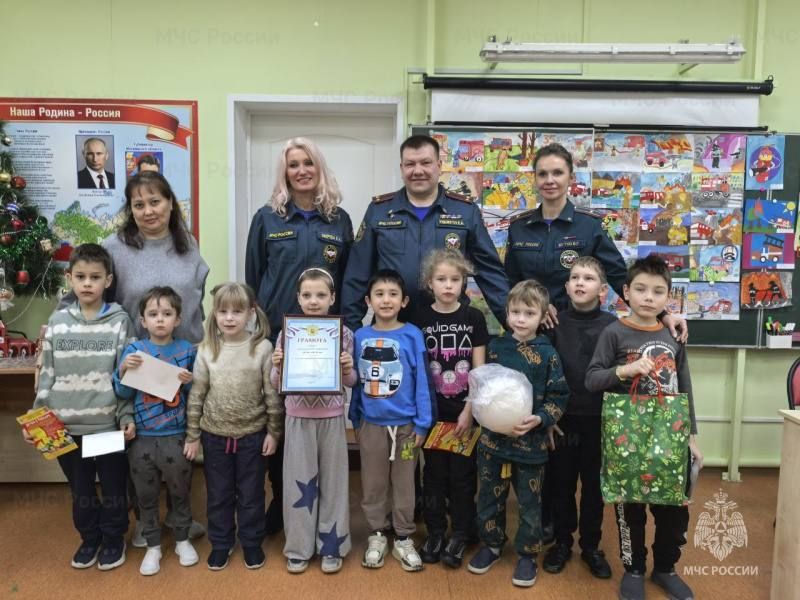 Сотрудники МЧС России провели конкурс рисунков среди пациентов Малаховского детского туберкулезного диспансера