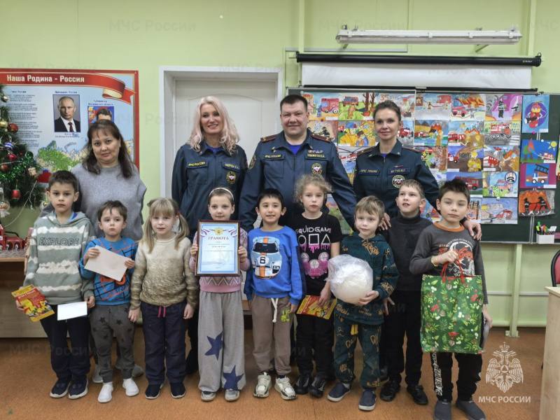 Сотрудники МЧС России провели конкурс рисунков среди пациентов Малаховского детского туберкулезного диспансера