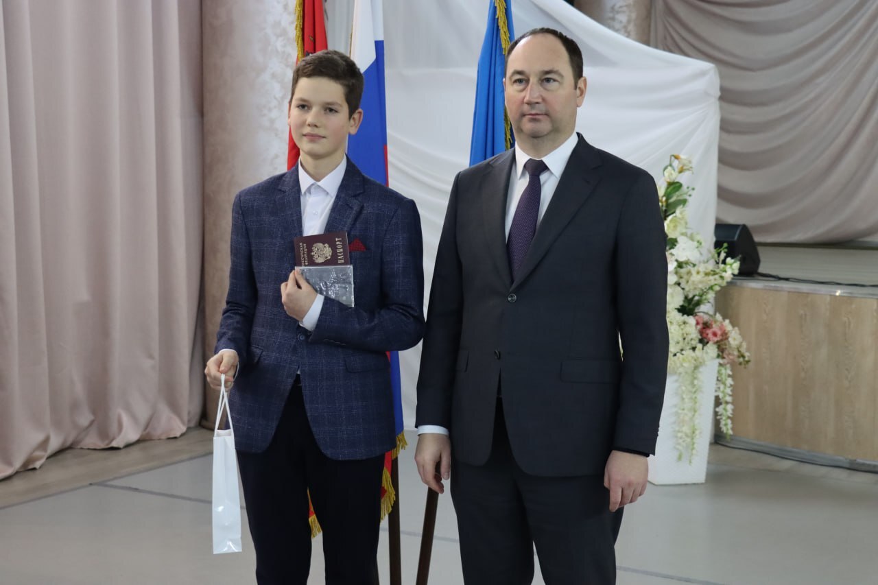 Юные жители городского округа Ступино получили первые паспорта в День Героев Отечества Юные жители городского округа Ступино получили первые паспорта в День Героев Отечества
