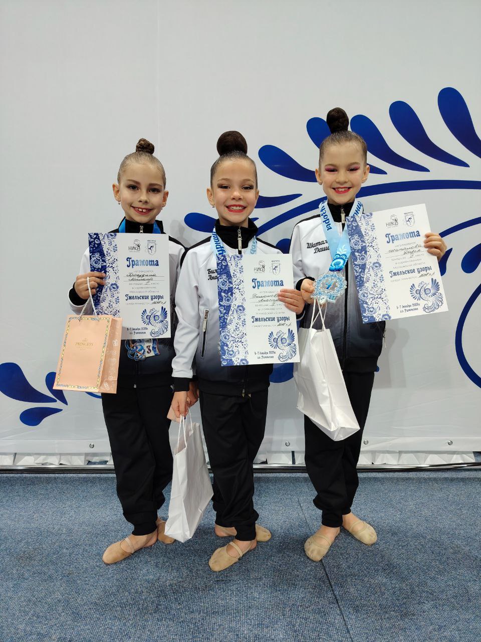 7 декабря в спорткомплексе «Борисоглебский» завершились масштабные областные соревнования по художественной гимнастике «Гжельские узоры-2025», собравшие около 600 юных спортсменок из Москвы, Московской и Курской областей и... 7 декабря в спорткомплексе «Борисоглебский» завершились масштабные областные соревнования по художественной гимнастике «Гжельские узоры-2025», собравшие около 600 юных спортсменок из Москвы, Московской и Курской областей и...