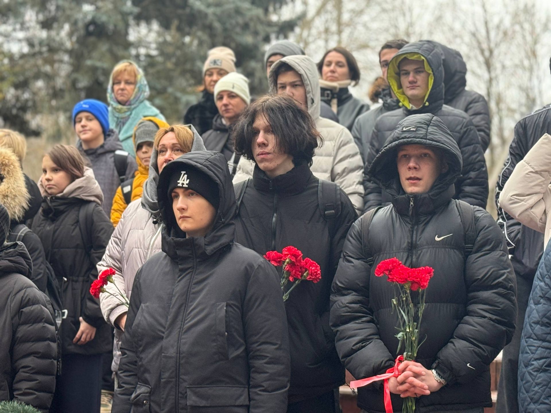 Наши новости. 9 декабря в с. Новый Быт м.о. Чехов, состоялась церемония возложения венков и цветов к Обелиску Победы, посвящённая Дню Героев Отечества Наши новости. 9 декабря в с. Новый Быт м.о. Чехов, состоялась церемония возложения венков и цветов к Обелиску Победы, посвящённая Дню Героев Отечества