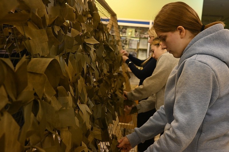 В рамках Всероссийской акции #Спасибо_Героям, приуроченной ко Дню Героев Отечества и проекта «Успех V Единстве поколений» партии «Единая Россия», Воскресенский колледж стал площадкой для важного мастер-класса по плетению... В рамках Всероссийской акции #Спасибо_Героям, приуроченной ко Дню Героев Отечества и проекта «Успех V Единстве поколений» партии «Единая Россия», Воскресенский колледж стал площадкой для важного мастер-класса по плетению...