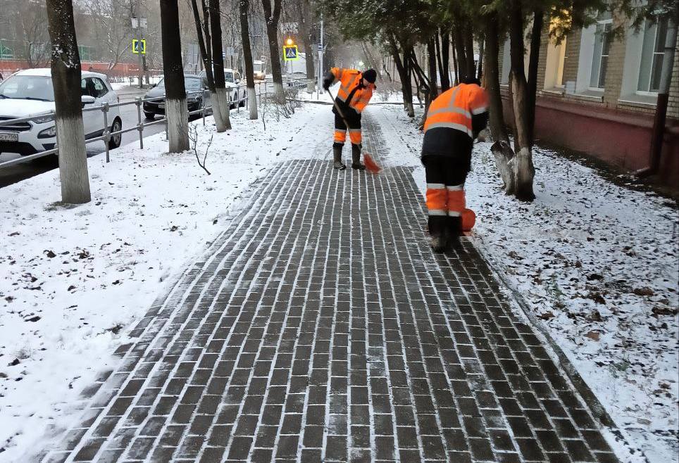 Игорь Трифонов: С раннего утра городские коммунальные и дорожные службы приступили к уборке территорий Игорь Трифонов: С раннего утра городские коммунальные и дорожные службы приступили к уборке территорий