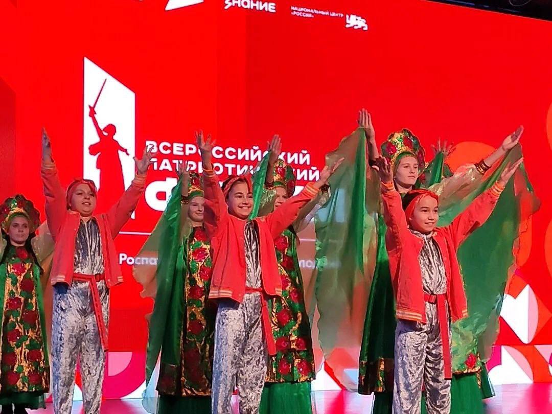 Танцевальная студия из Серпухова представила муниципалитет на Всероссийском форме Танцевальная студия из Серпухова представила муниципалитет на Всероссийском форме