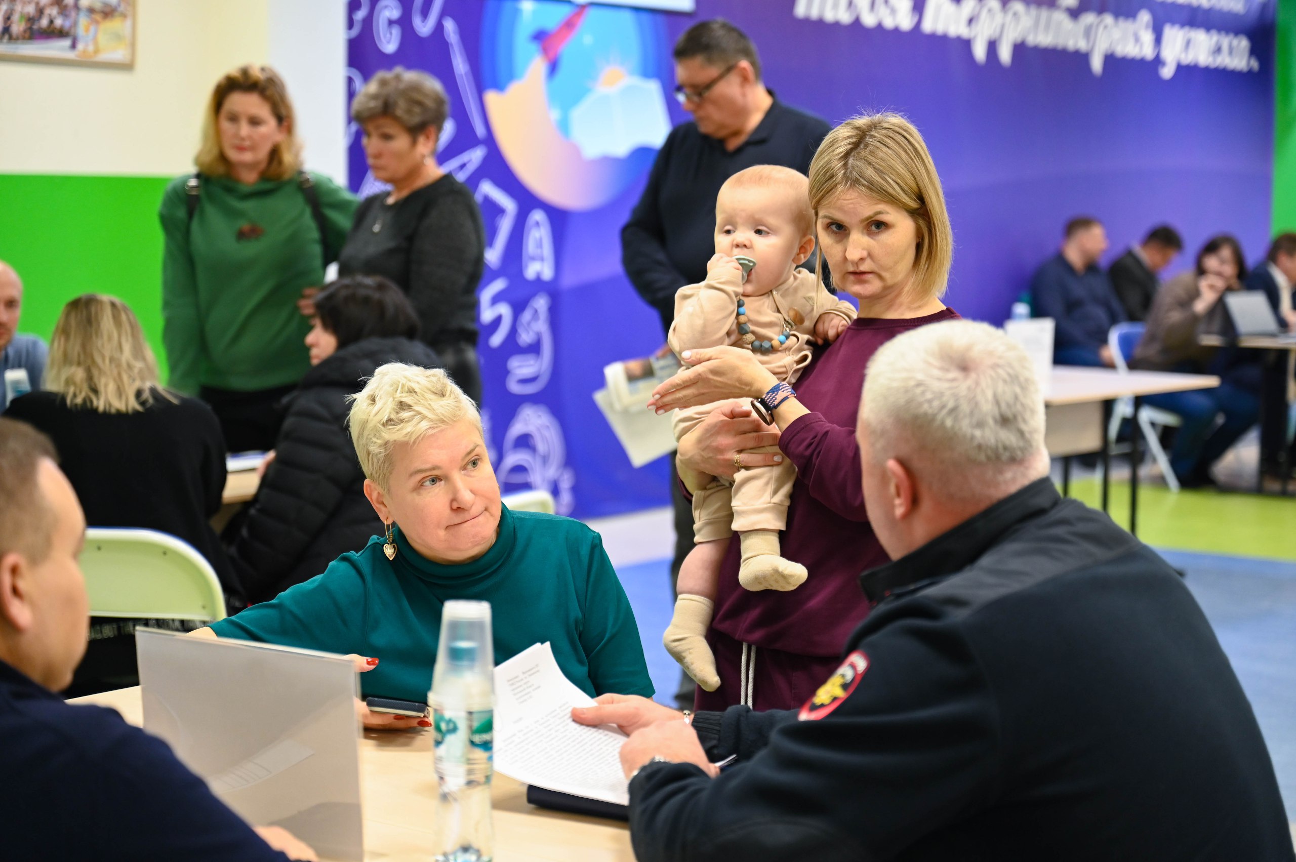 В Лопатинской школе прошла очередная встреча в формате «выездной администрации», в которой приняли участие глава Ленинского округа Станислав Каторов, его заместители, руководители профильных управлений администрации... В Лопатинской школе прошла очередная встреча в формате «выездной администрации», в которой приняли участие глава Ленинского округа Станислав Каторов, его заместители, руководители профильных управлений администрации...